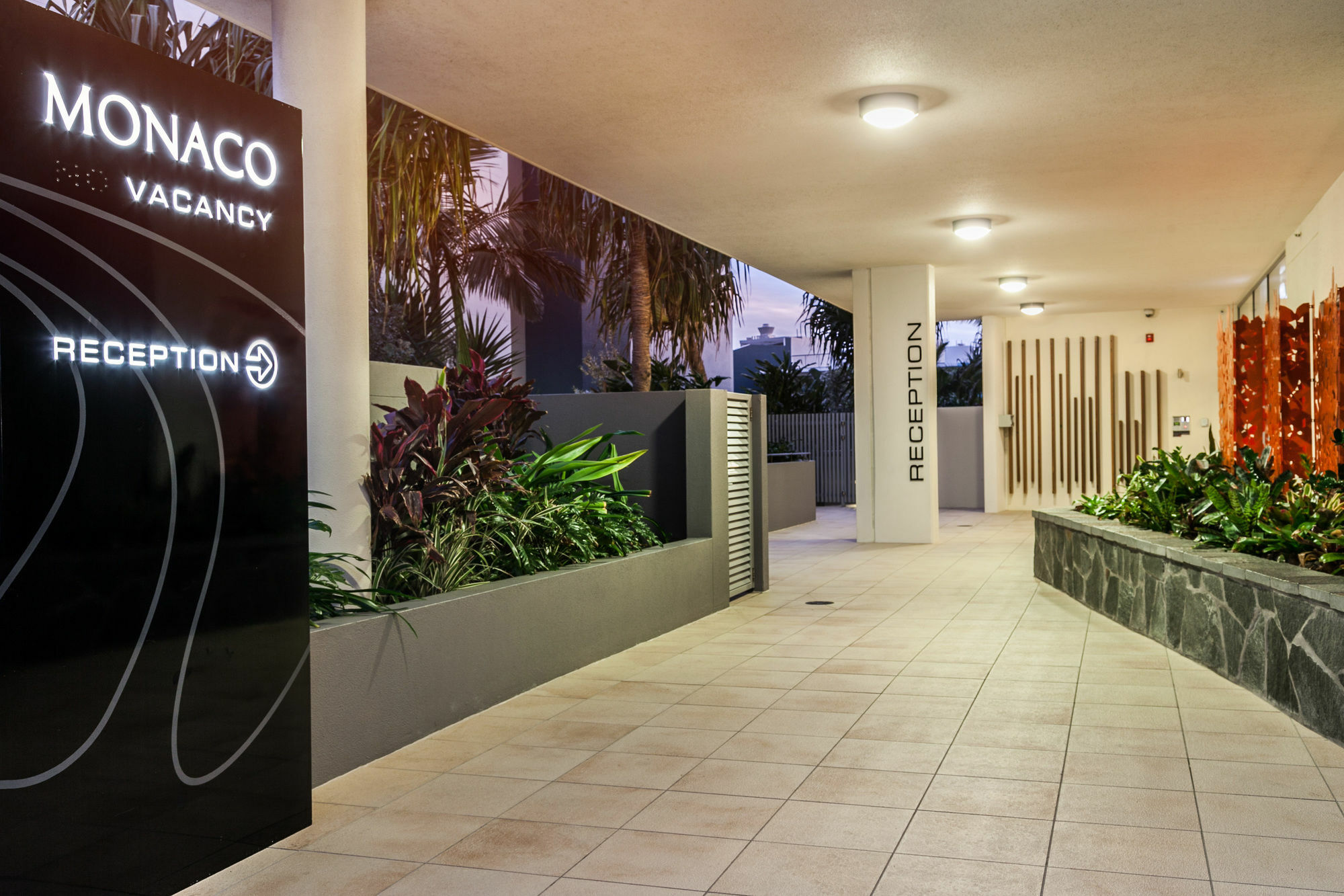 Monaco Caloundra Aparthotel Екстериор снимка